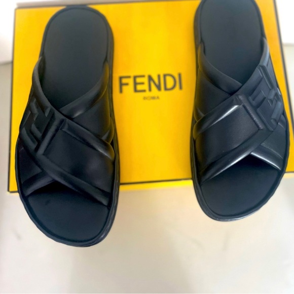 🖤🖤Black leather Fendi slides🖤🖤 - Picture 5 of 6